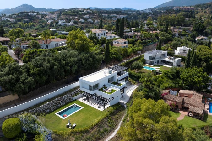 Villa in Benahavis - view 1