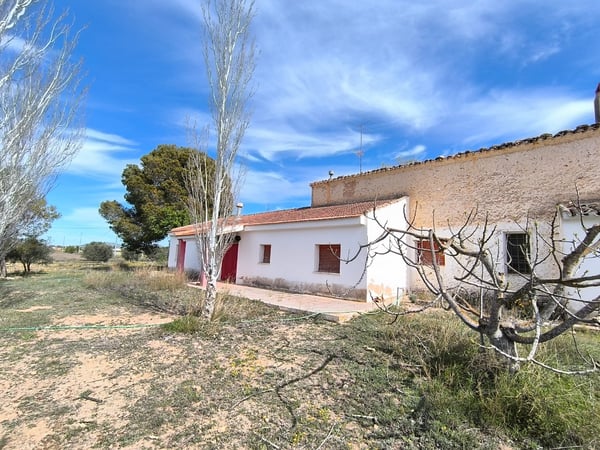 House in Yecla - view 1