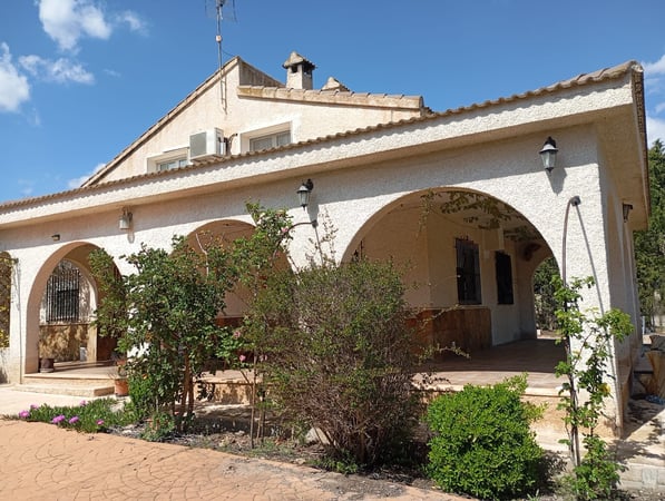 Villa in Yecla - view 1