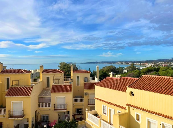 Villa in Estepona - view 1