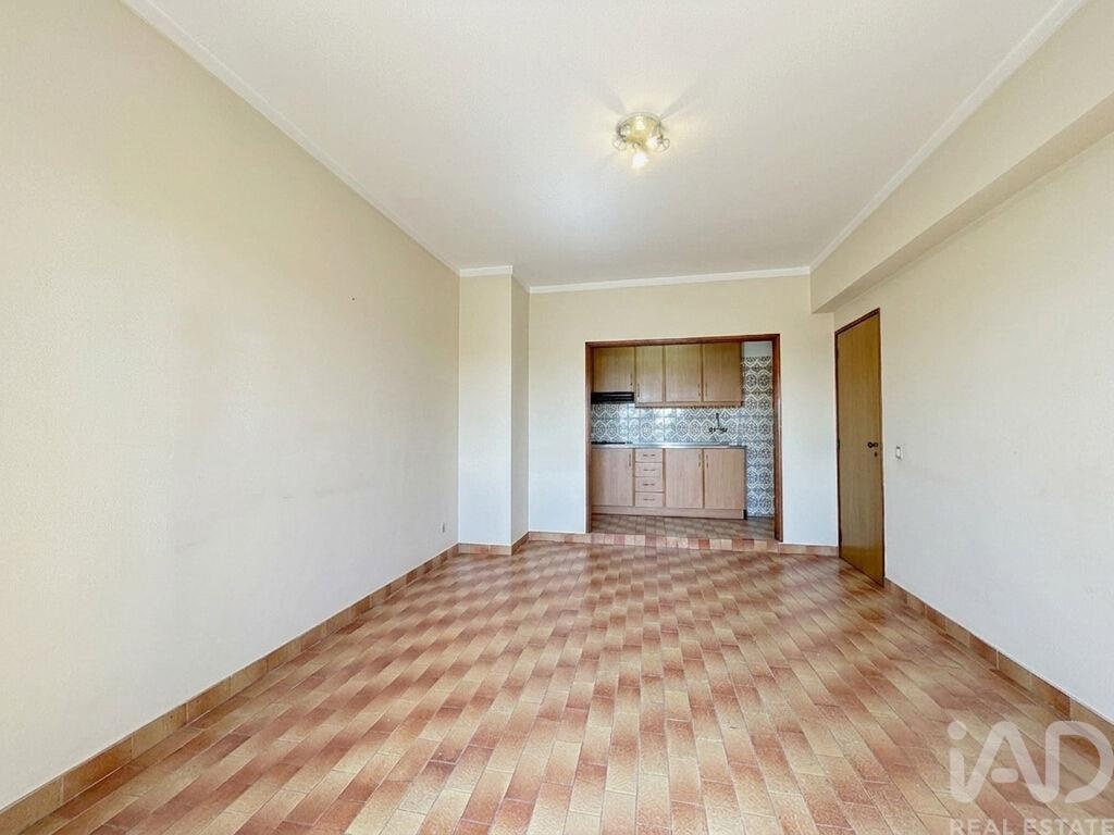 Apartment in Quarteira - Image 2