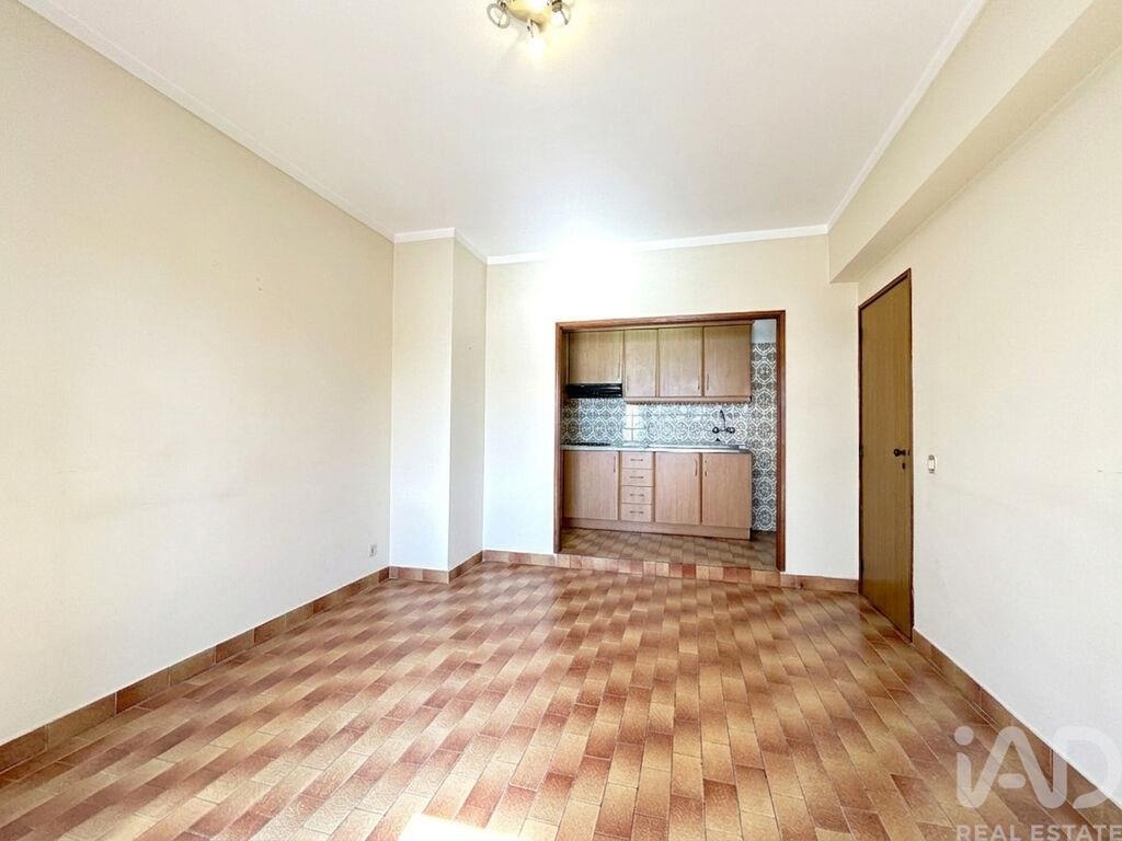 Apartment in Quarteira - Image 3