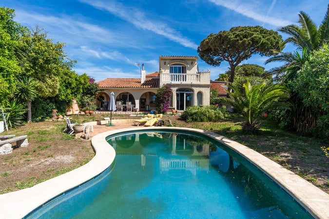 Villa in Marbella Del Este - view 1