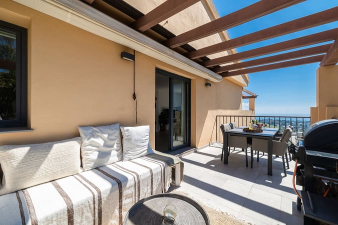 Penthouse in Benahavis - view 1