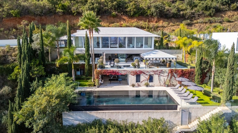 Villa in Elviria - view 1