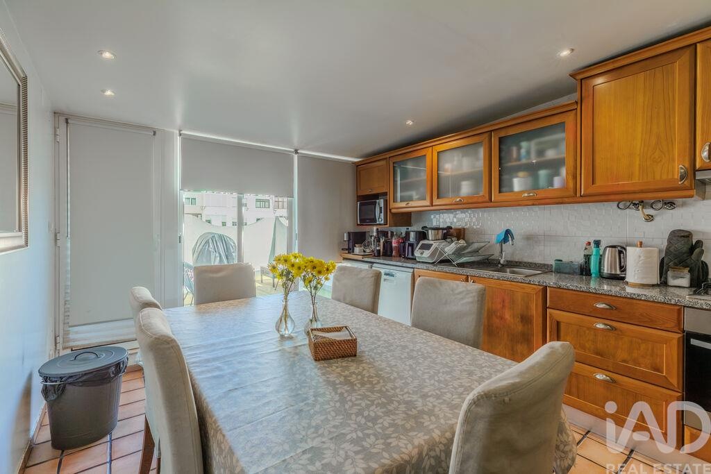 Apartment in Almada - Image 3
