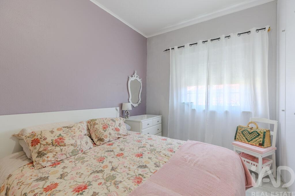 Apartment in Almada - Image 2