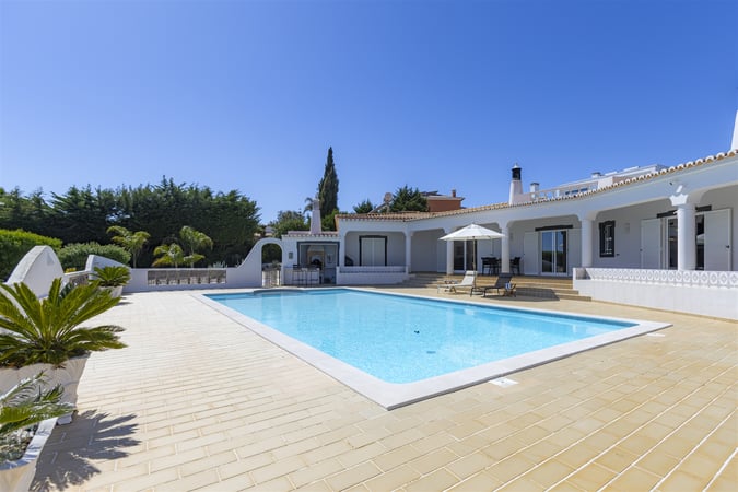 Villa in Penina - view 1