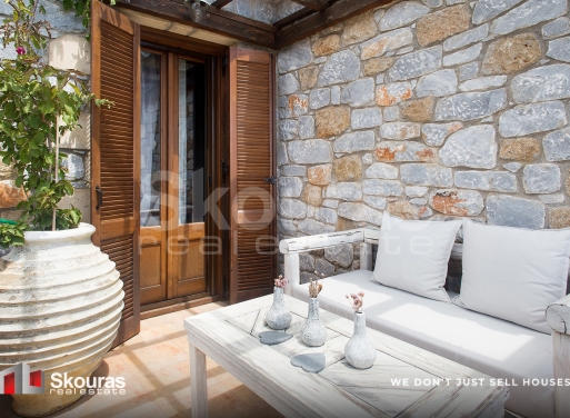 House in Agios Nikolaos - view 1