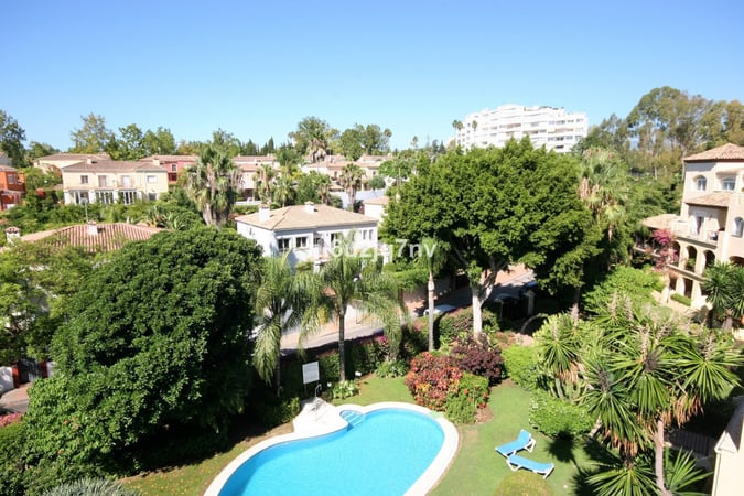 Apartment in Guadalmina - view 1