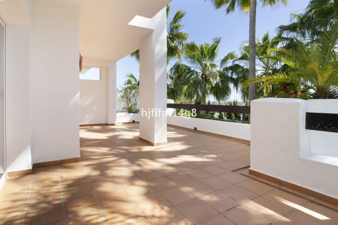 Apartment in Nueva Andalucia - view 1