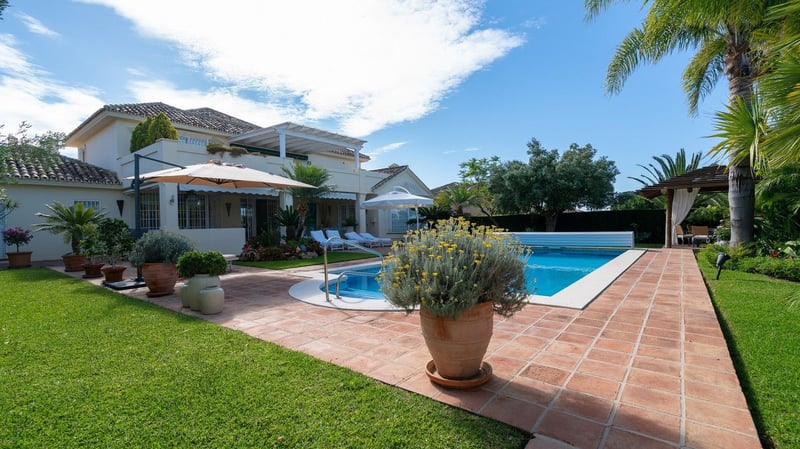 Villa in Elviria - view 1