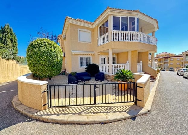 House in Villamartin - view 1