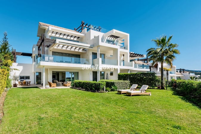Apartment in Benahavis - view 1
