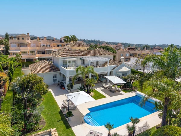 Villa in Elviria - view 1