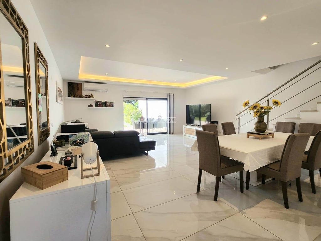 Villa in Olhos de Agua - Image 3