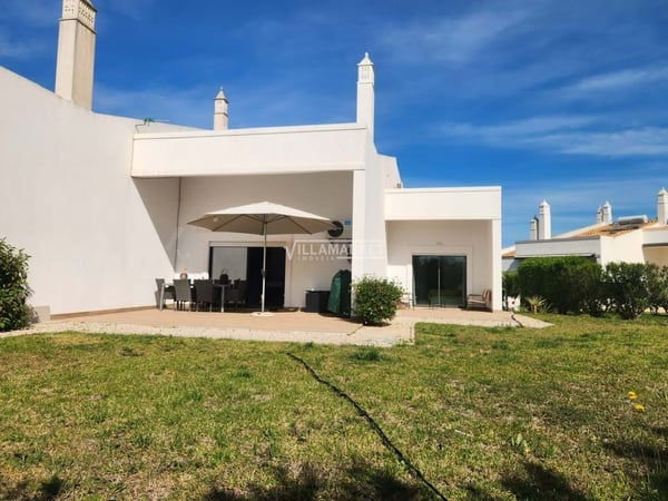 Villa in Olhos de Agua - view 1