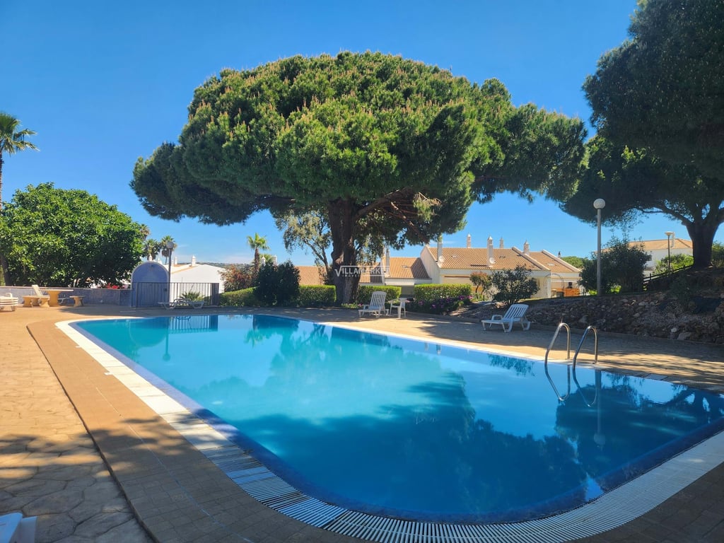 Villa in Olhos de Agua - Image 2