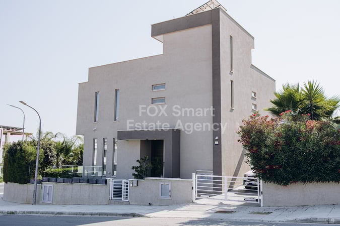 House in Saint Paraskevi - view 1