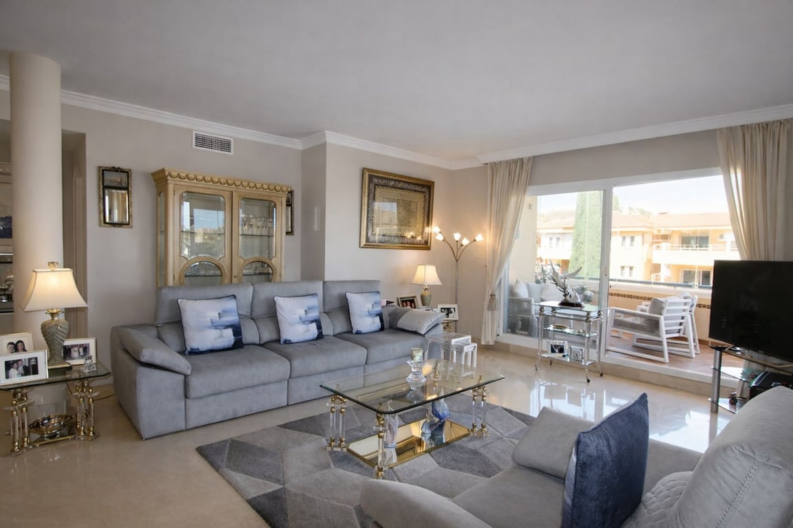 House in Elviria - Image 2