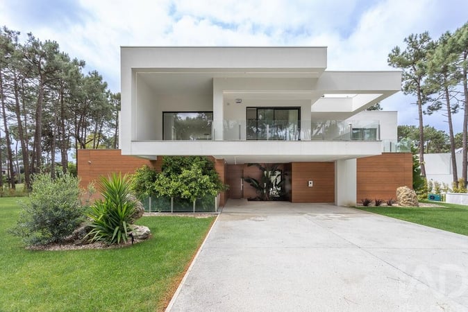 House in Charneca de Caparica - view 1