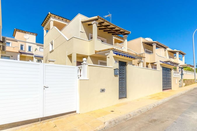 Villa in Urbanizacion los Balcones - view 1