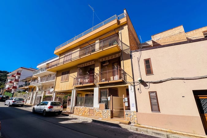 Apartment in Santa Flavia - view 1