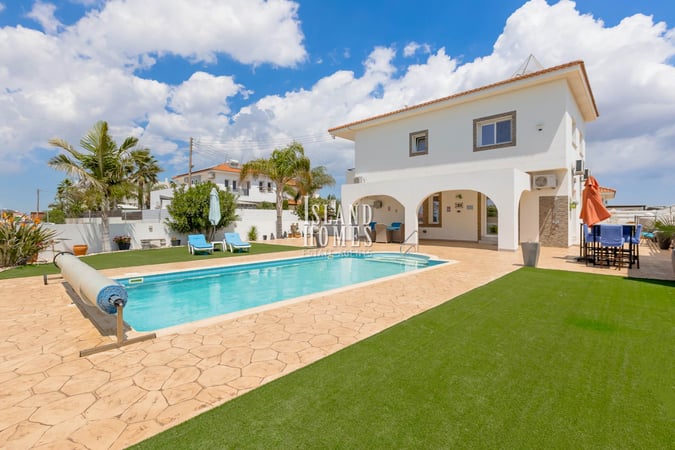 House in Liopetri - view 1