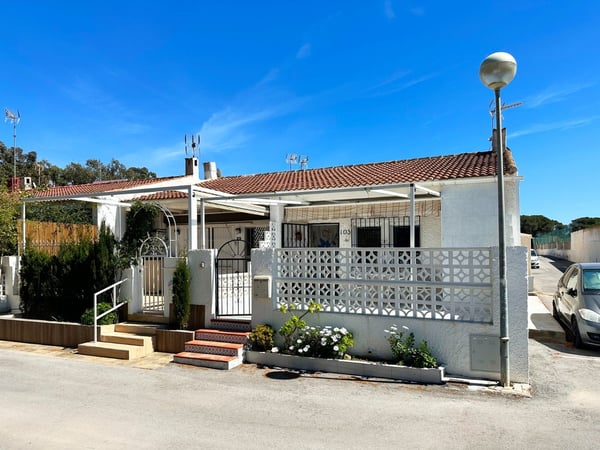 House in Guardamar del Segura - view 1