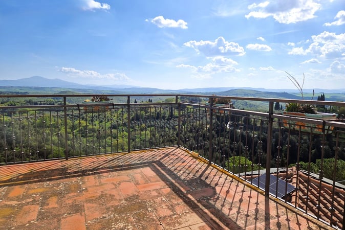 House in Trequanda - view 1