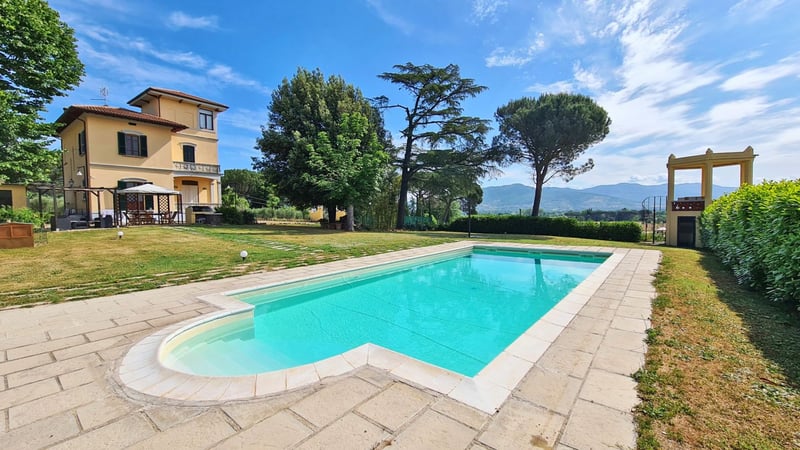 House in Monte San Savino - view 1