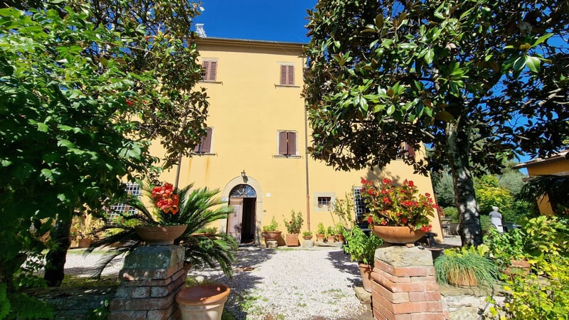 House in Monte San Savino - view 1