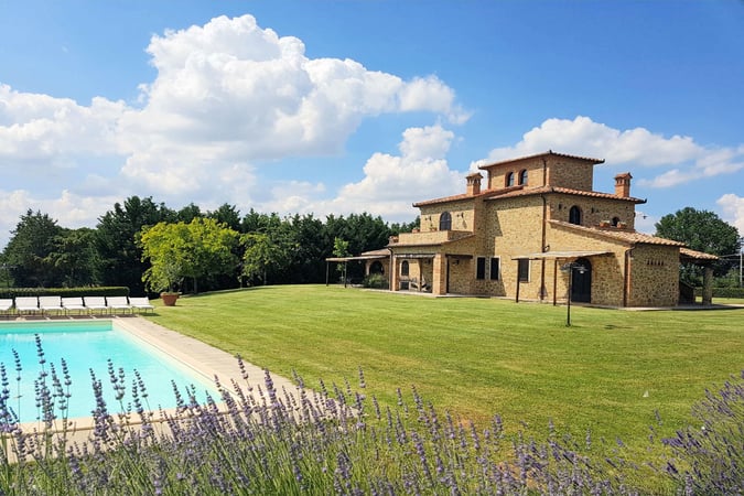 House in Castiglione del Lago - view 1