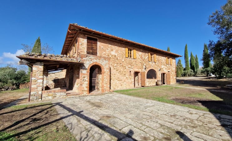 House in Asciano - view 1