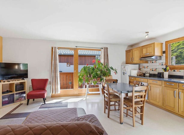 Apartment in Les Allues - view 1