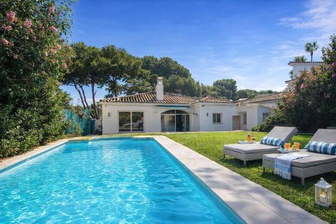 Villa in Nueva Andalucia - view 1