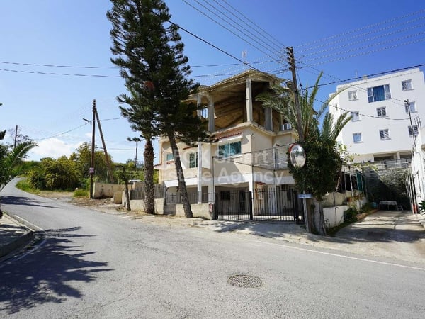 House in Geri - view 1