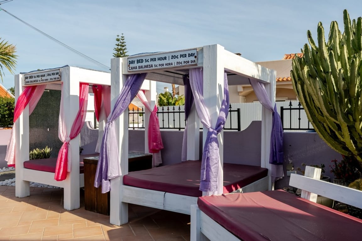 House in Oura - Image 2