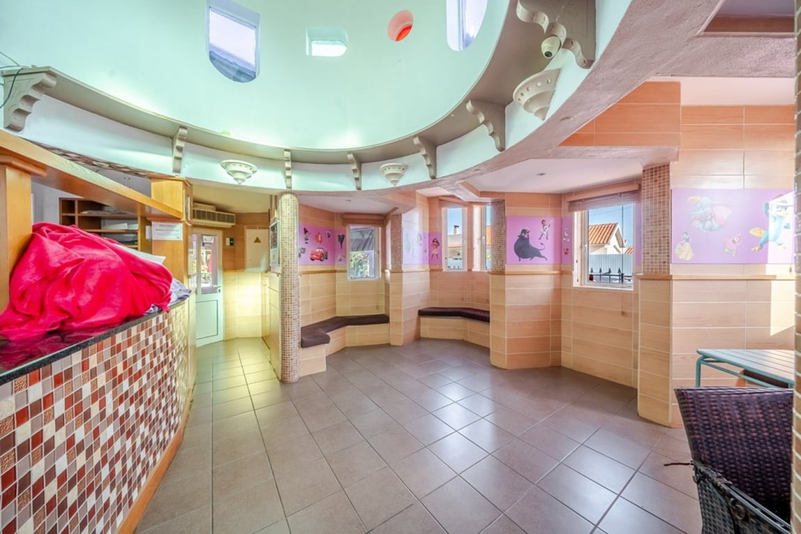 House in Oura - Image 3