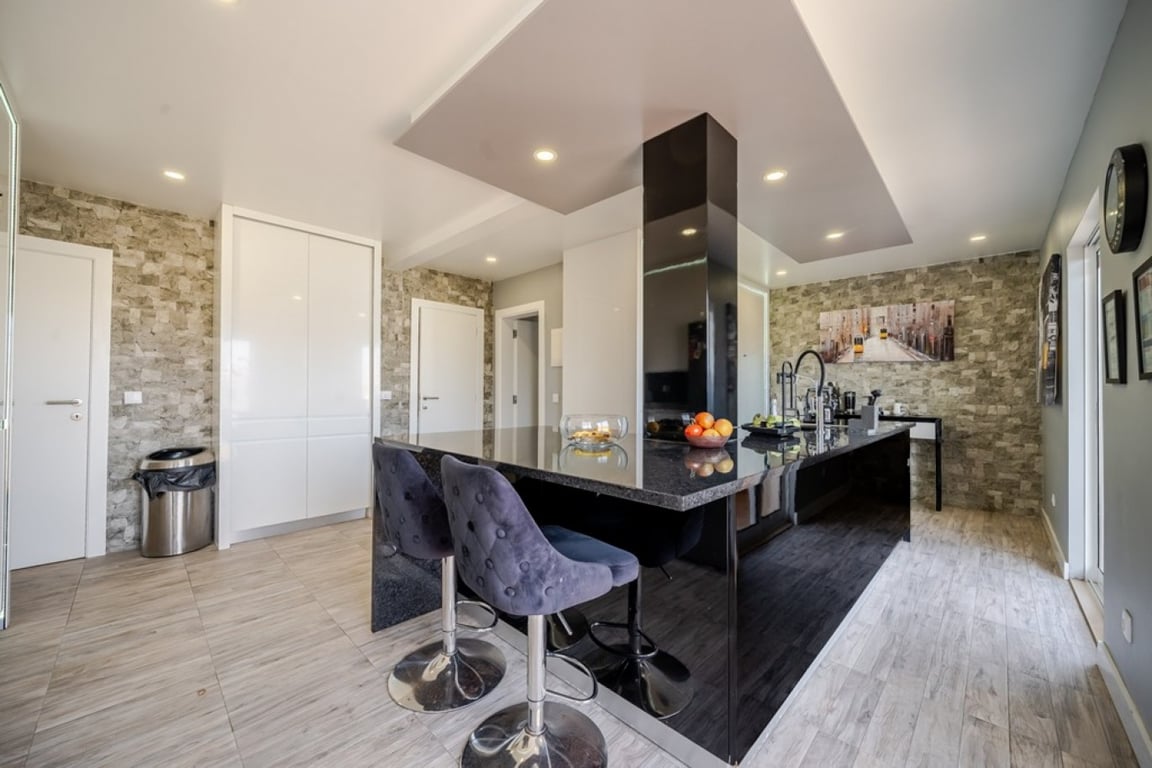 House in Oura - Image 2