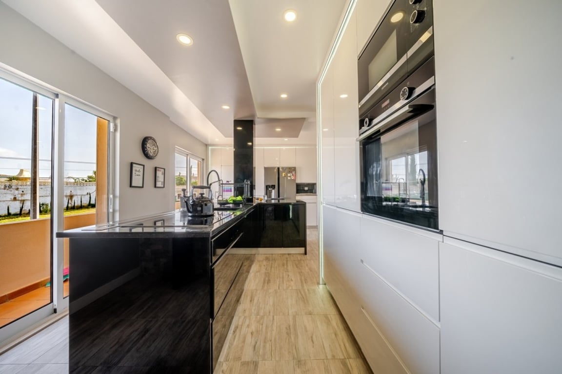 House in Oura - Image 3