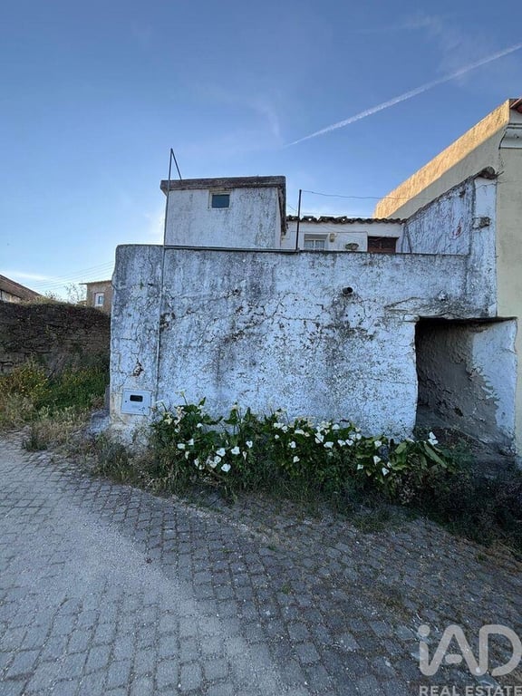 House in Sao Pedro do Esteval - Image 3