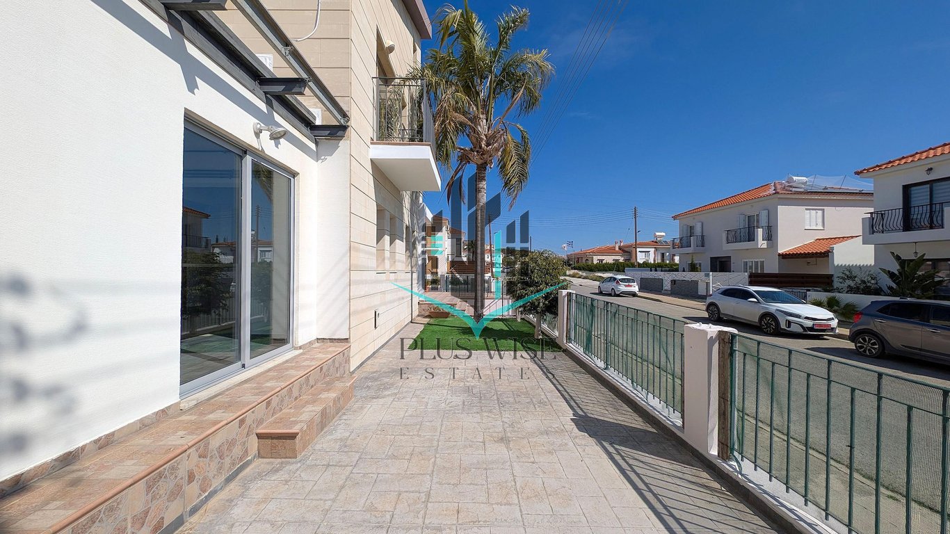 Villa in Oroklini - Image 3