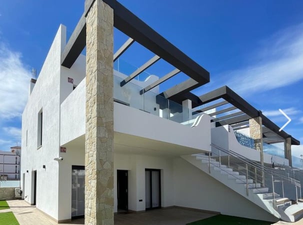 Villa in Villamartin - view 1