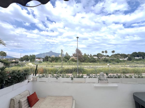 Apartment in Nueva Andalucia - view 1