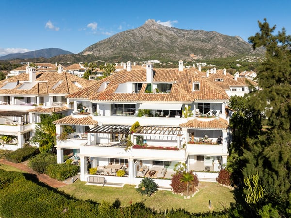 Apartment in Nueva Andalucia - view 1