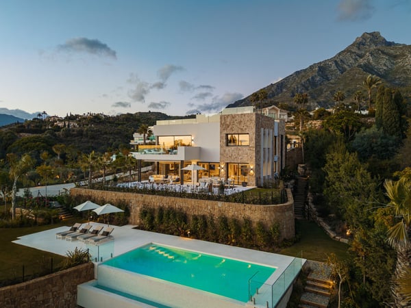 Villa in Nueva Andalucia - view 1