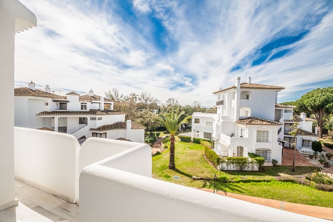 Apartment in Elviria - view 1