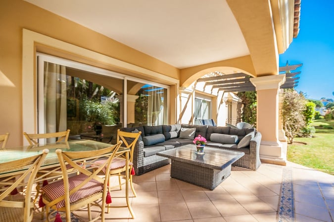 Apartment in Elviria - view 1