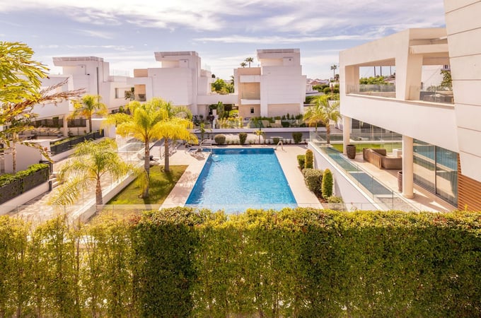 Villa in San Pedro de Alcantara - view 1
